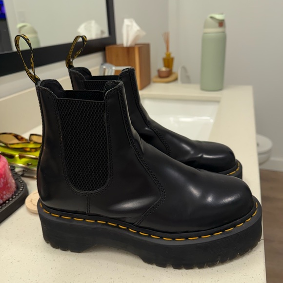 2976 Smooth Leather Platform Chelsea Boots Women’s Size 8.5 - Picture 2 of 5